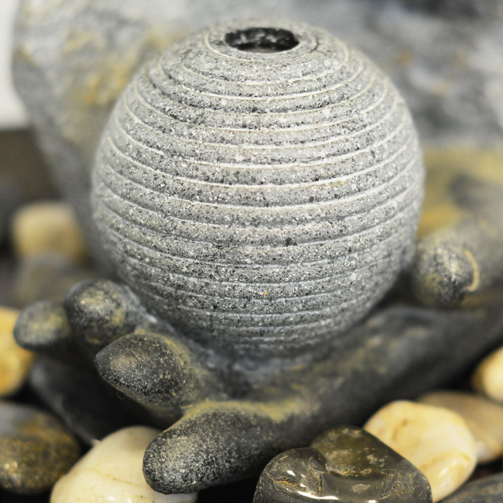 Stylish and space-saving indoor water feature for relaxation